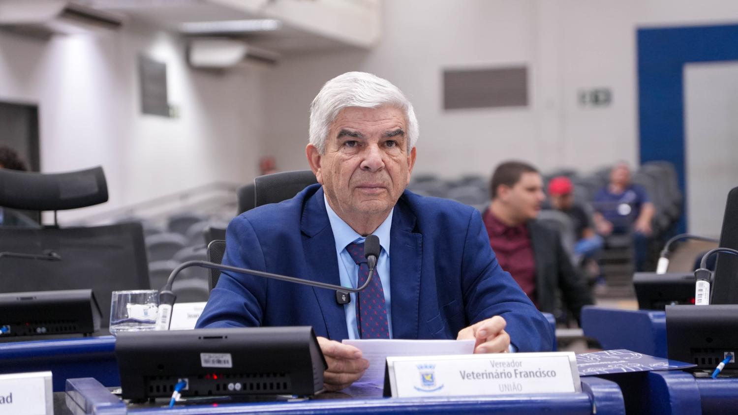 Vereador Veterinário Francisco apresenta indicações para reforçar segurança, infraestrutura e iluminação em bairros de Campo Grande.
