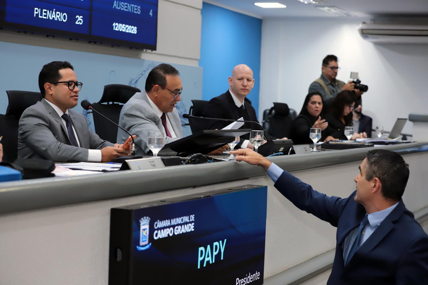 Vereadores votam projeto que prevê mecanismos para garantir medicamentos no SUS.