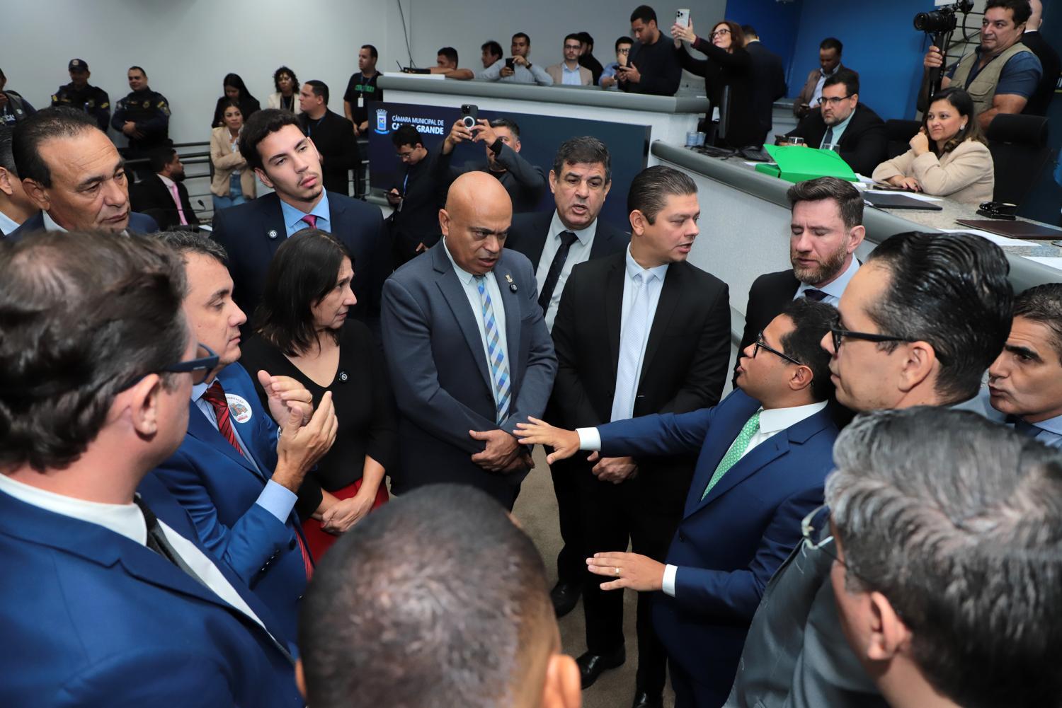 Vereadores votam projetos destinando áreas para habitação social.