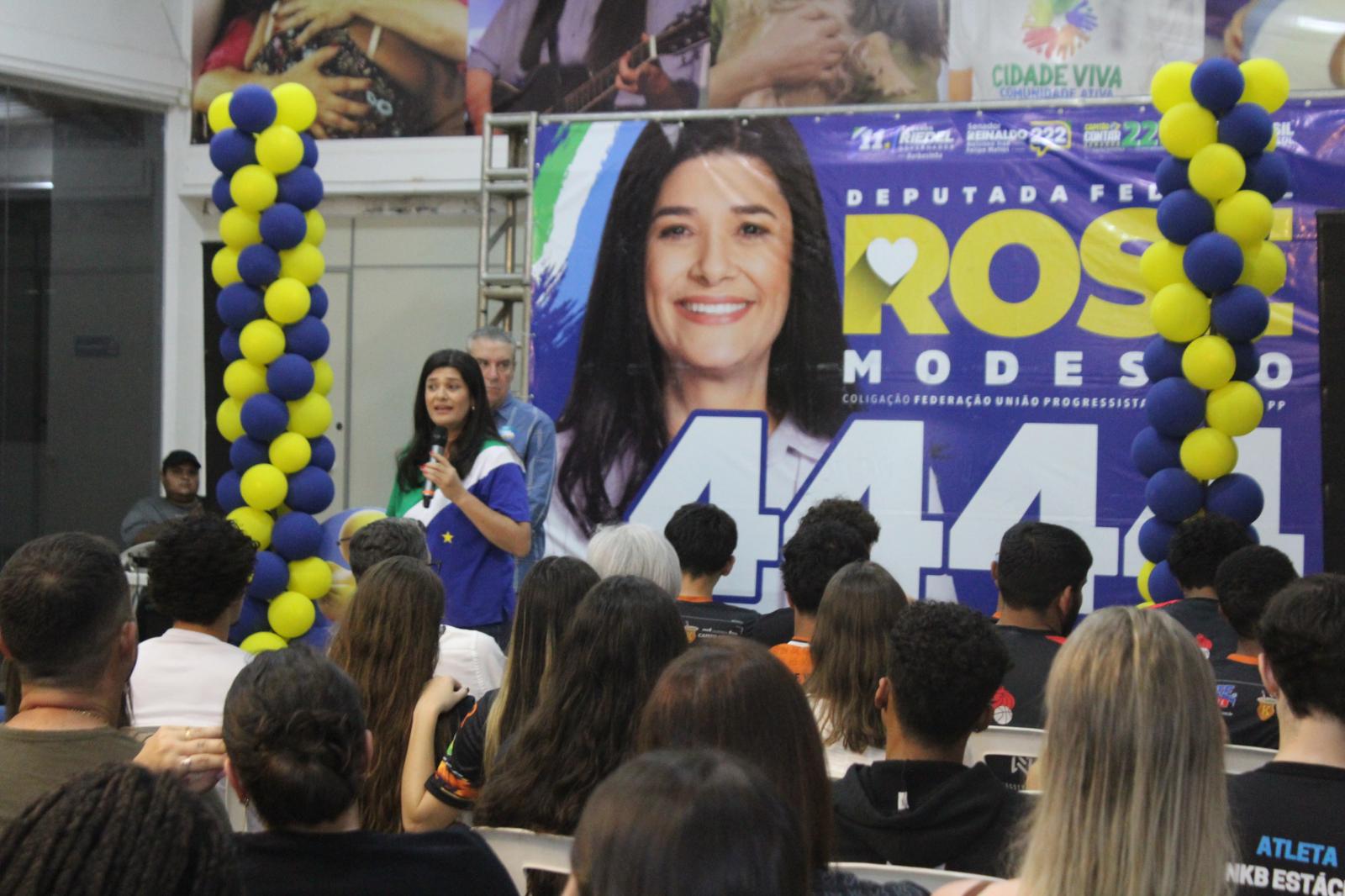 “Paulo Corrêa declara apoio a Rose Modesto e reforça propostas para reeleição em reunião no comitê.” “Paulo Corrêa declara apoio a Rose Modesto e reforça propostas para reeleição em reunião no comitê.”