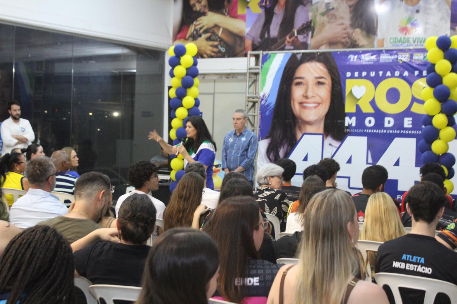 “Paulo Corrêa declara apoio a Rose Modesto e reforça propostas para reeleição em reunião no comitê.” “Paulo Corrêa declara apoio a Rose Modesto e reforça propostas para reeleição em reunião no comitê.”
