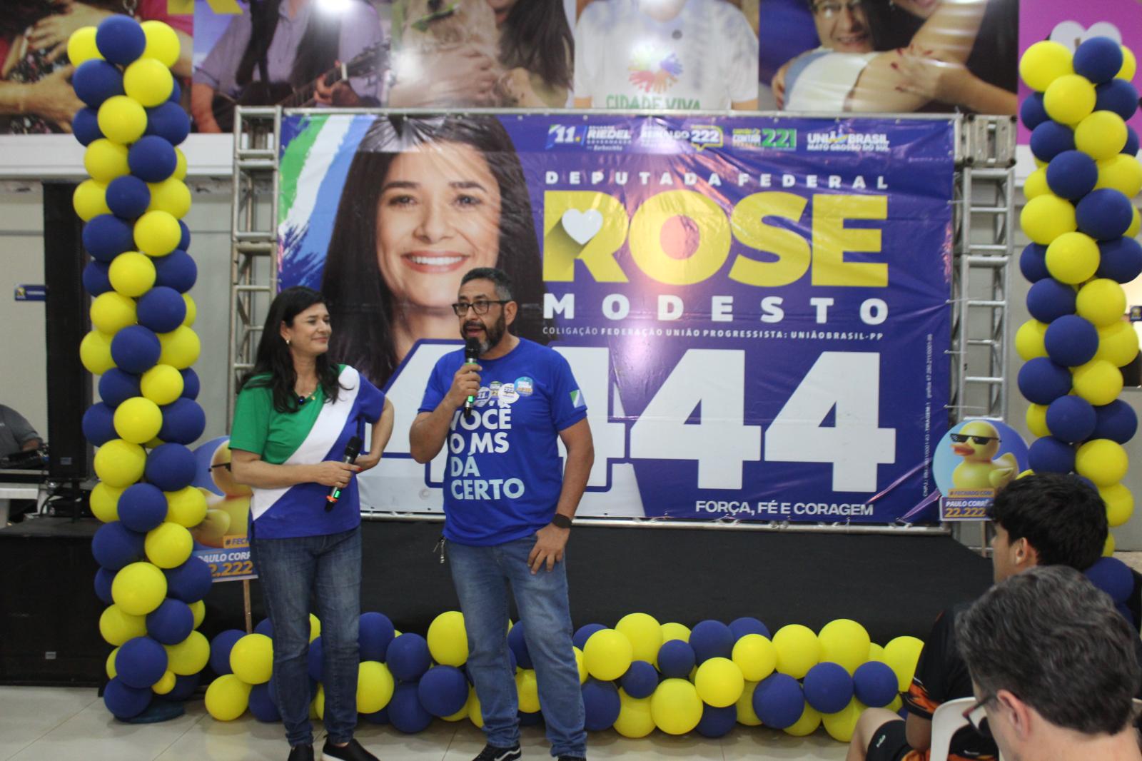 “Paulo Corrêa declara apoio a Rose Modesto e reforça propostas para reeleição em reunião no comitê.” “Paulo Corrêa declara apoio a Rose Modesto e reforça propostas para reeleição em reunião no comitê.”