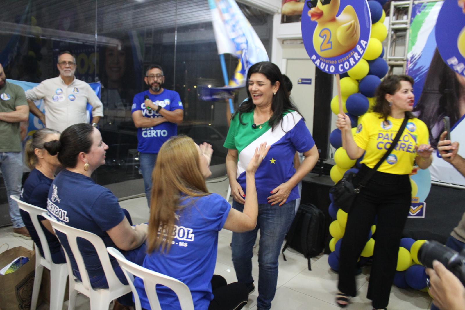 “Paulo Corrêa declara apoio a Rose Modesto e reforça propostas para reeleição em reunião no comitê.” “Paulo Corrêa declara apoio a Rose Modesto e reforça propostas para reeleição em reunião no comitê.”