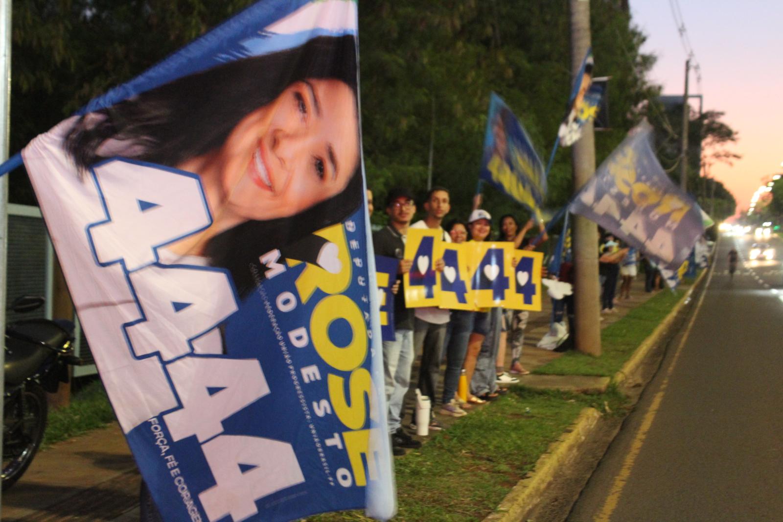Rose Modesto percorre cidades do interior e aposta no contato direto com a população na reta final da campanha.