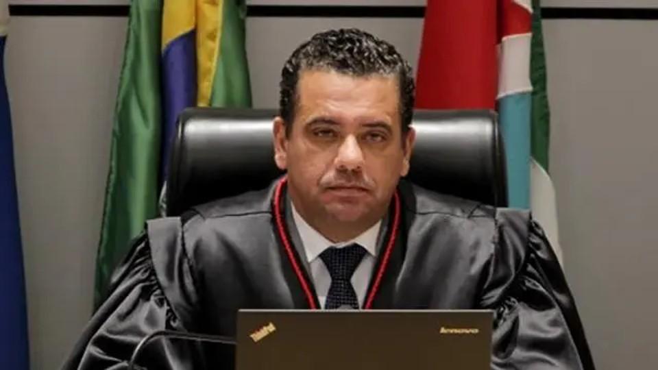 Alexandre Bastos reassume funções no TJMS após quase 23 meses longe da Corte.