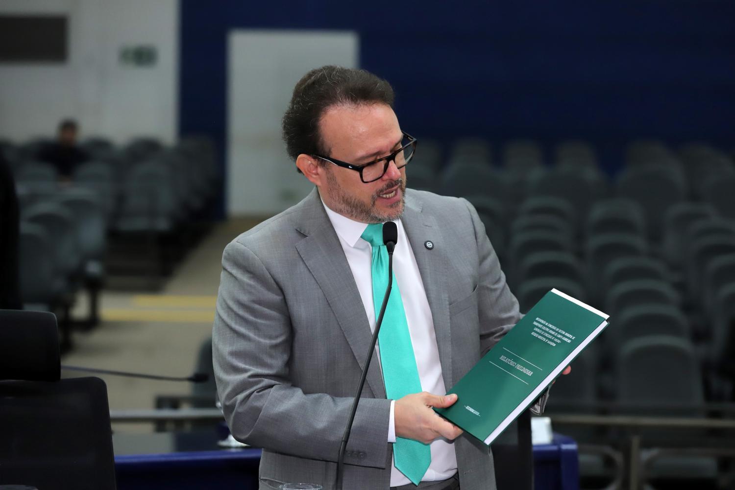 Após cobrança da Câmara, interventores atualizam situação do transporte público; vereadores cobram renovação da frota.