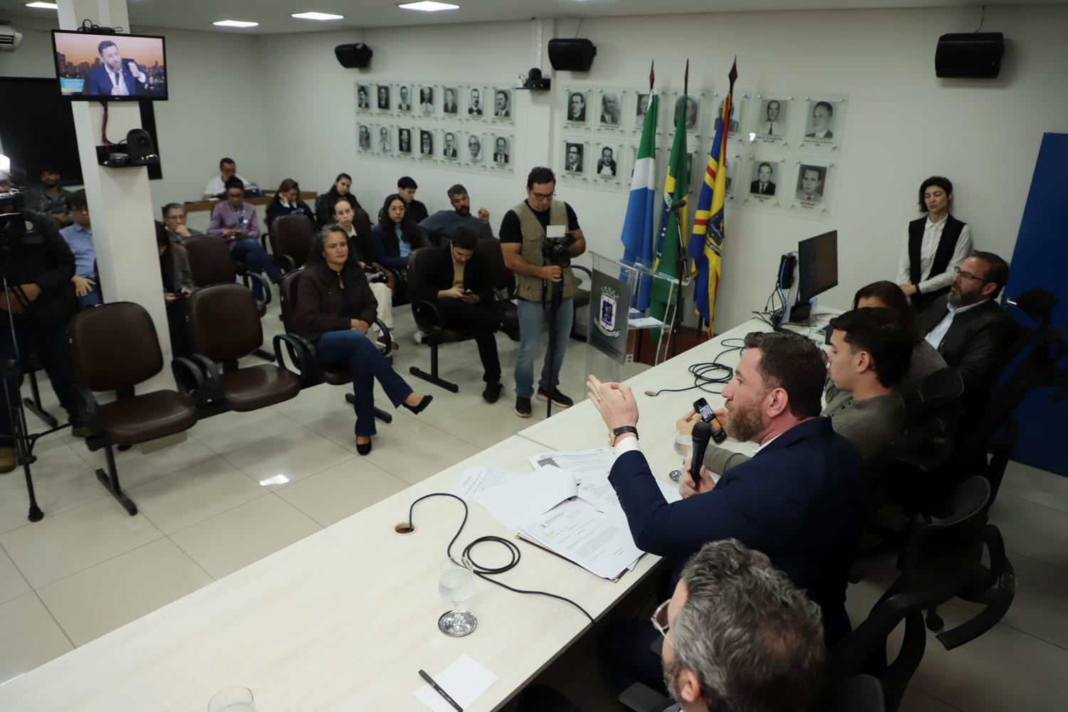 Audiência questiona fiscalização e critérios para liberação de novos empreendimentos.