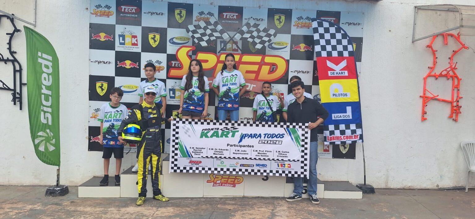 Aulas de kart unem esporte e educação no trânsito.