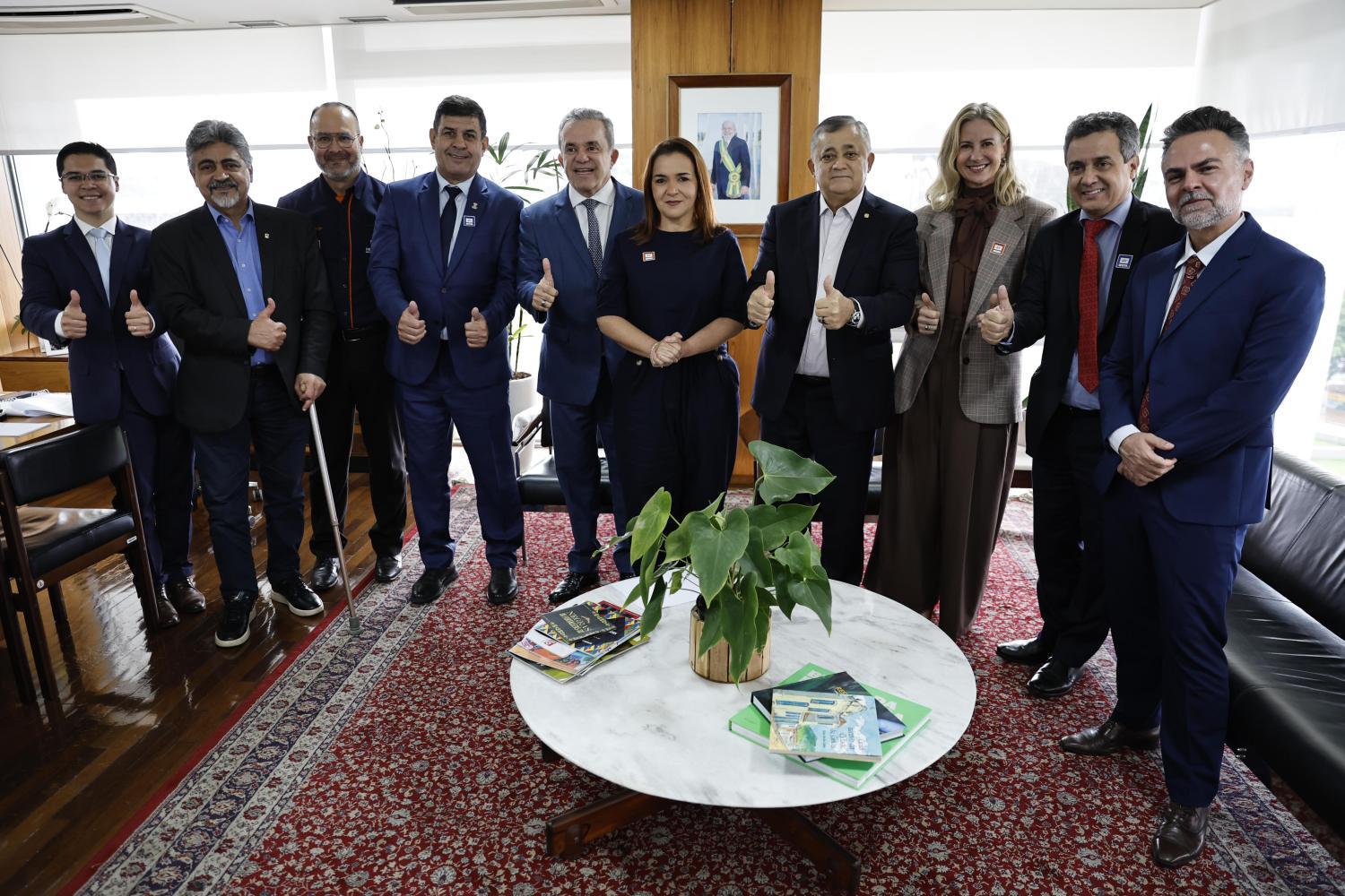 Campo Grande terá recursos federais após articulação de Vander e Landmark em Brasília.