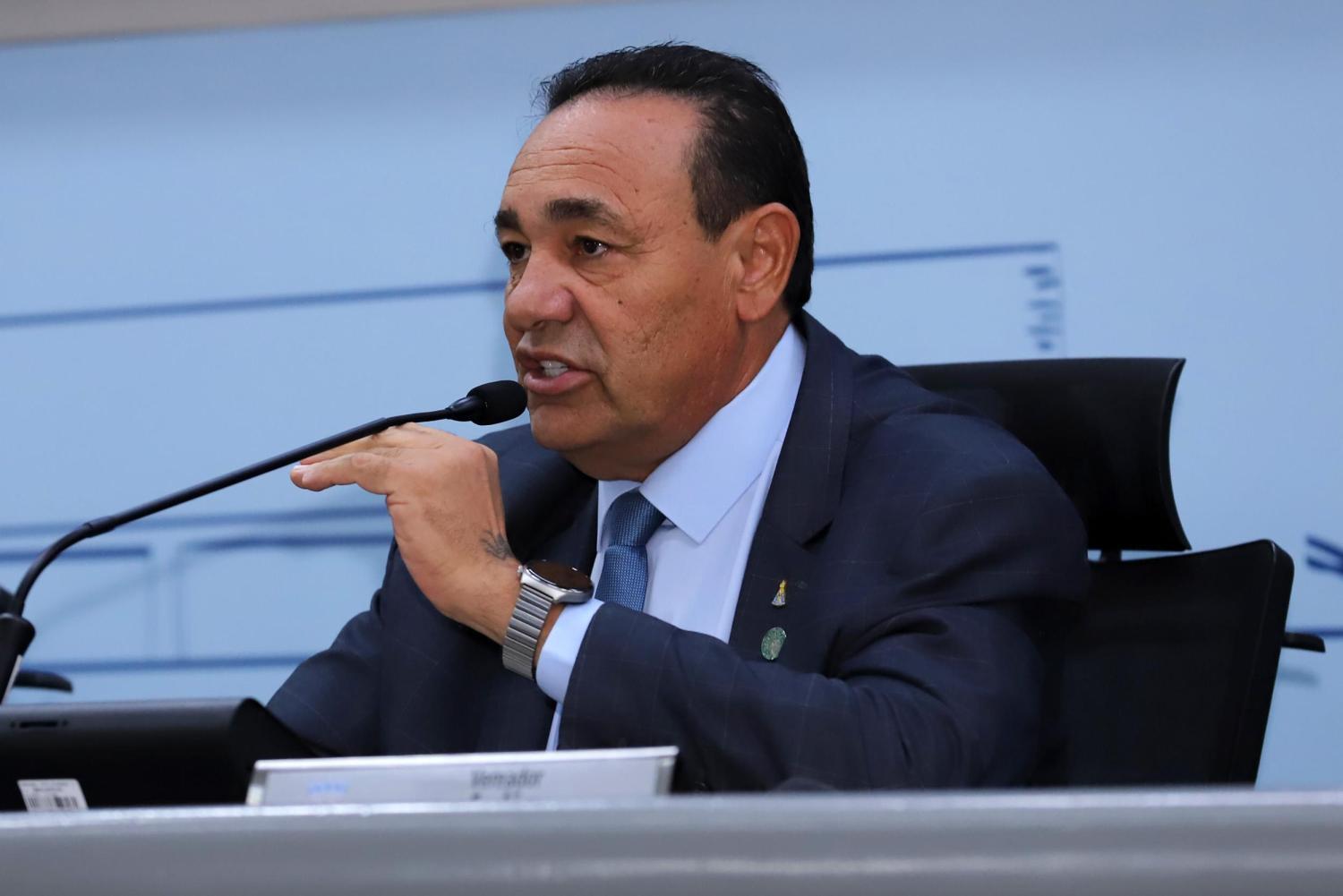 Carlão cobra agilidade da administração municipal na execução de serviços de zeladoria urbana.