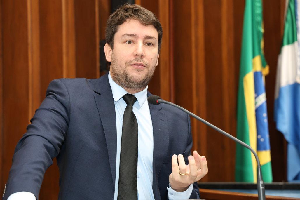 Deputado João Henrique Catan soma R$ 185 mil em multas por desrespeitar determinações judiciais.