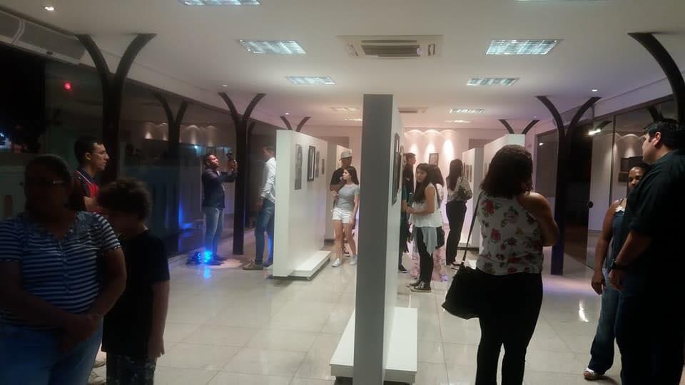Exposição gratuita une memória e patrimônio até domingo.