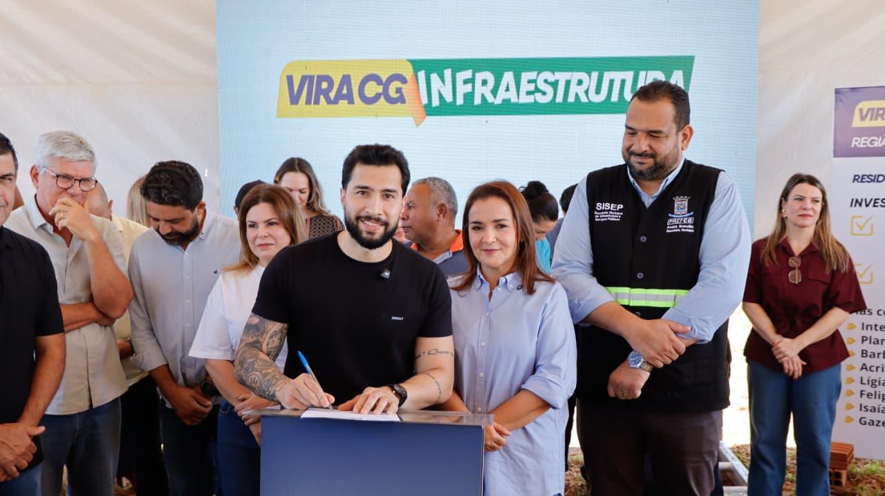 Fábio Rocha participa da assinatura de ordem de serviço para asfalto no Santa Emília e Aquarius.