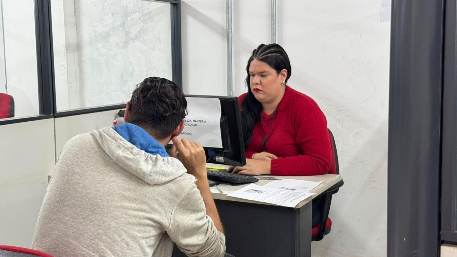 Funsat inicia semana com 890 vagas de emprego.