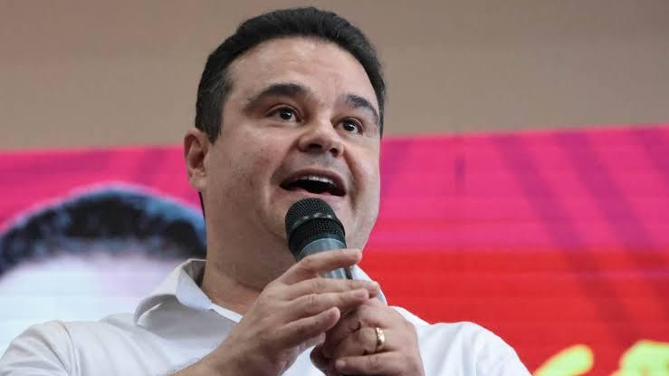 Justiça Eleitoral aplica multa de R$ 5 mil a Fábio Trad por propaganda irregular.
