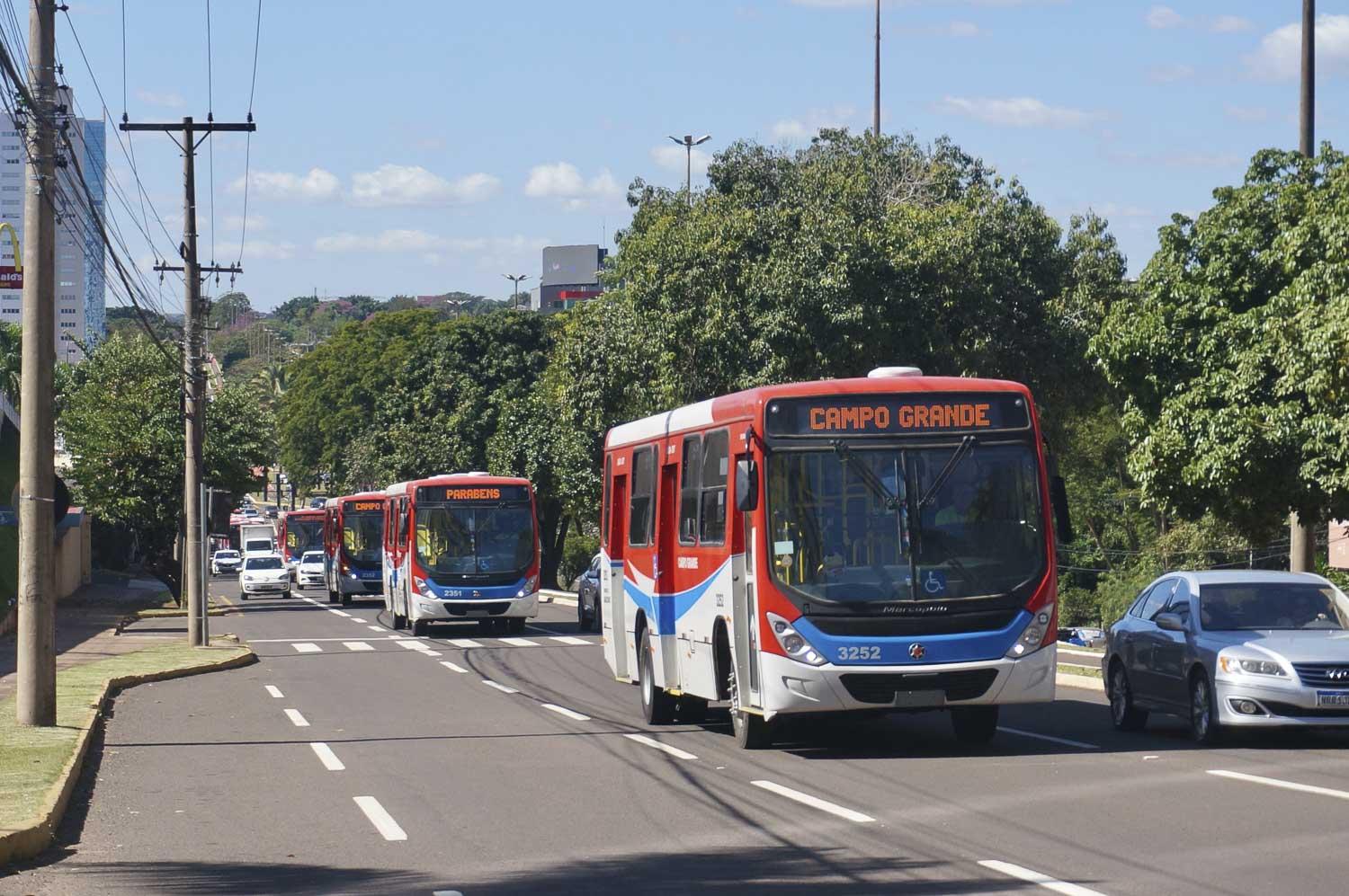 Linhas de ônibus terão horários diferenciados no feriado.