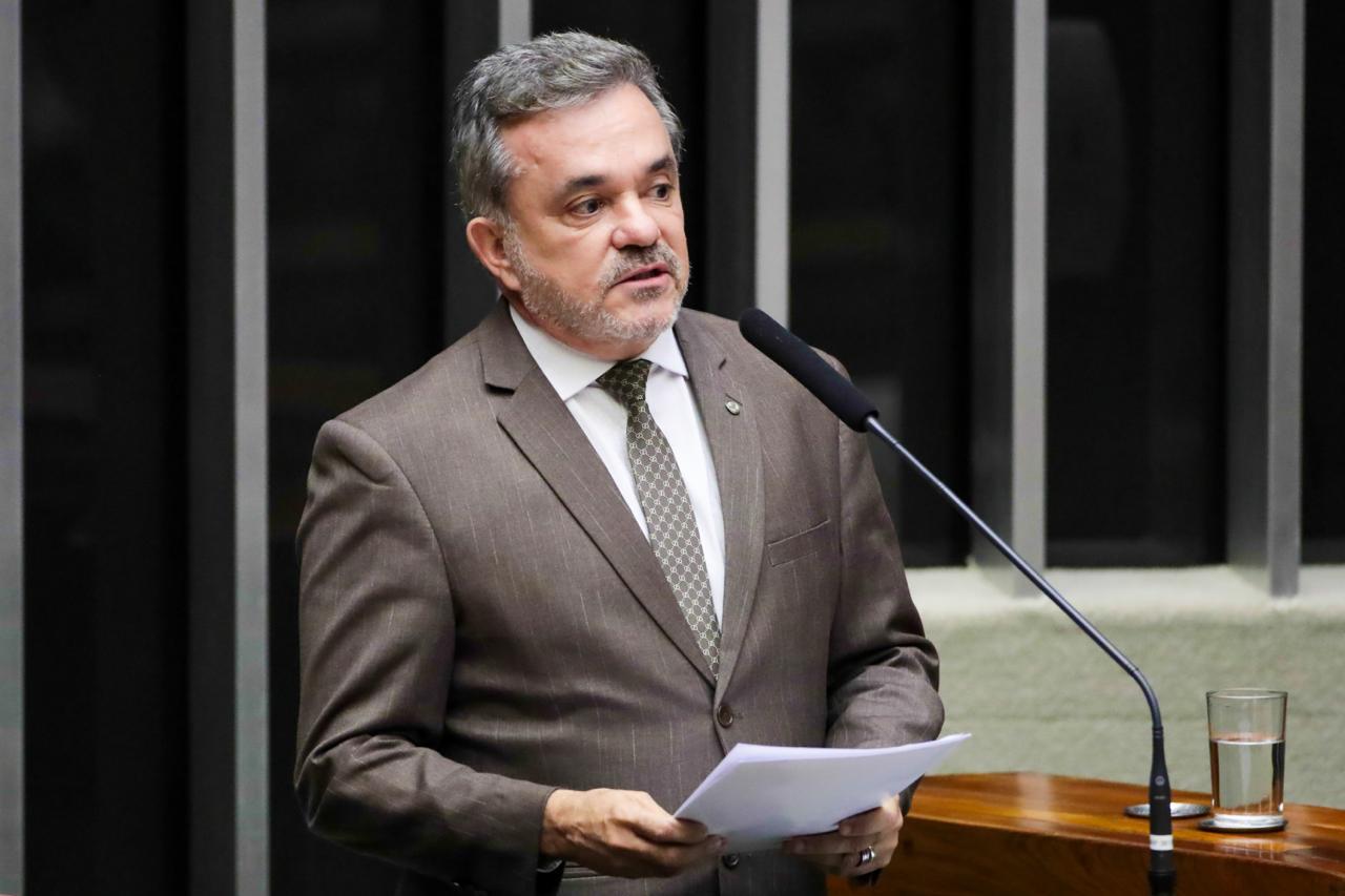 Mesmo em meio à crise, partido destina R$ 1,6 milhão do fundo milionário na campanha de Vander Loubet.