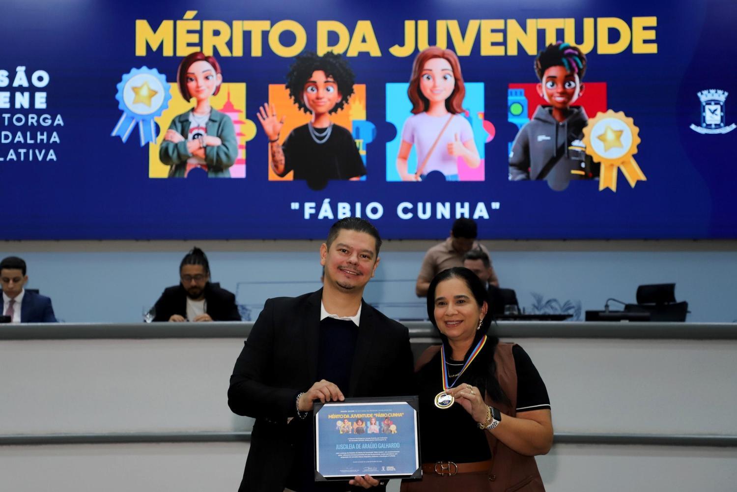 Otávio Trad homenageia diretor de instituição de ensino e empresária do setor infantil com Medalha do Mérito da Juventude “Fábio Cunha.”