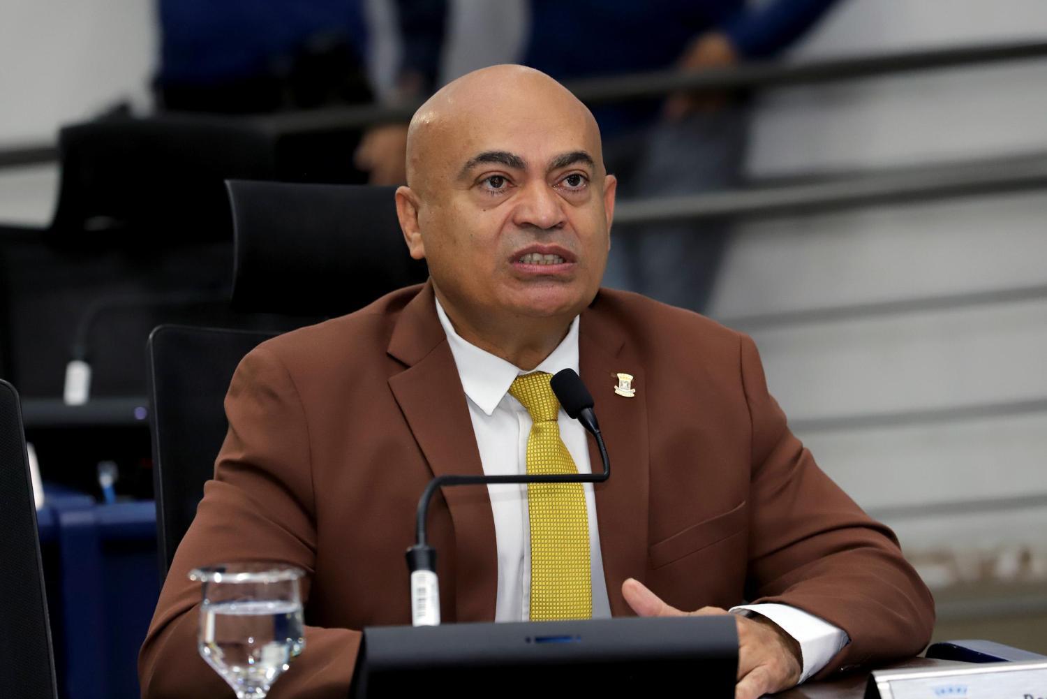 Ronilço Guerreiro lamenta manutenção de veto a projeto que previa identificação e retirada de fios inutilizados em Campo Grande.