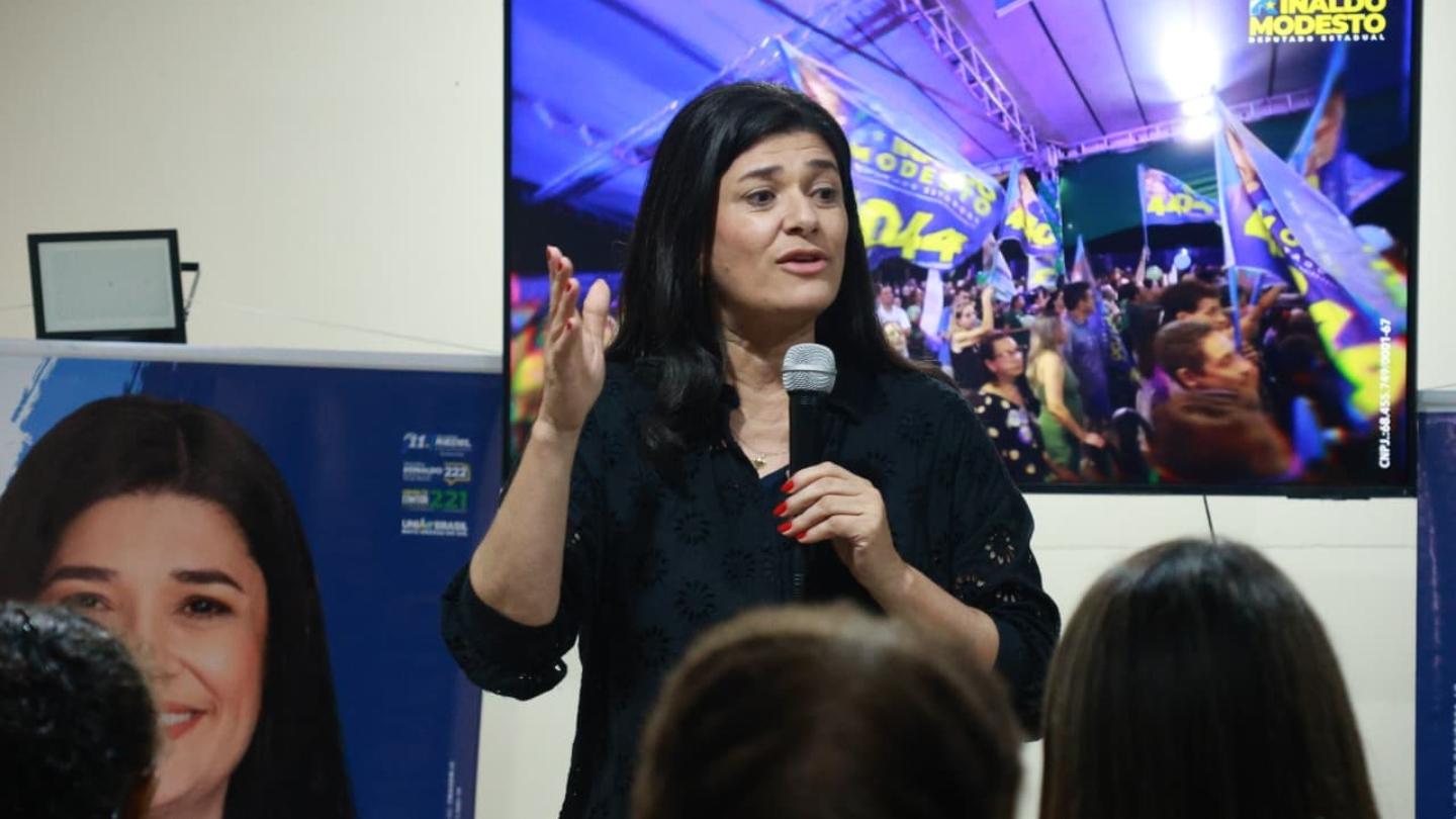Rose Modesto ressalta impacto da educação em encontro com apoiadores em Campo Grande.