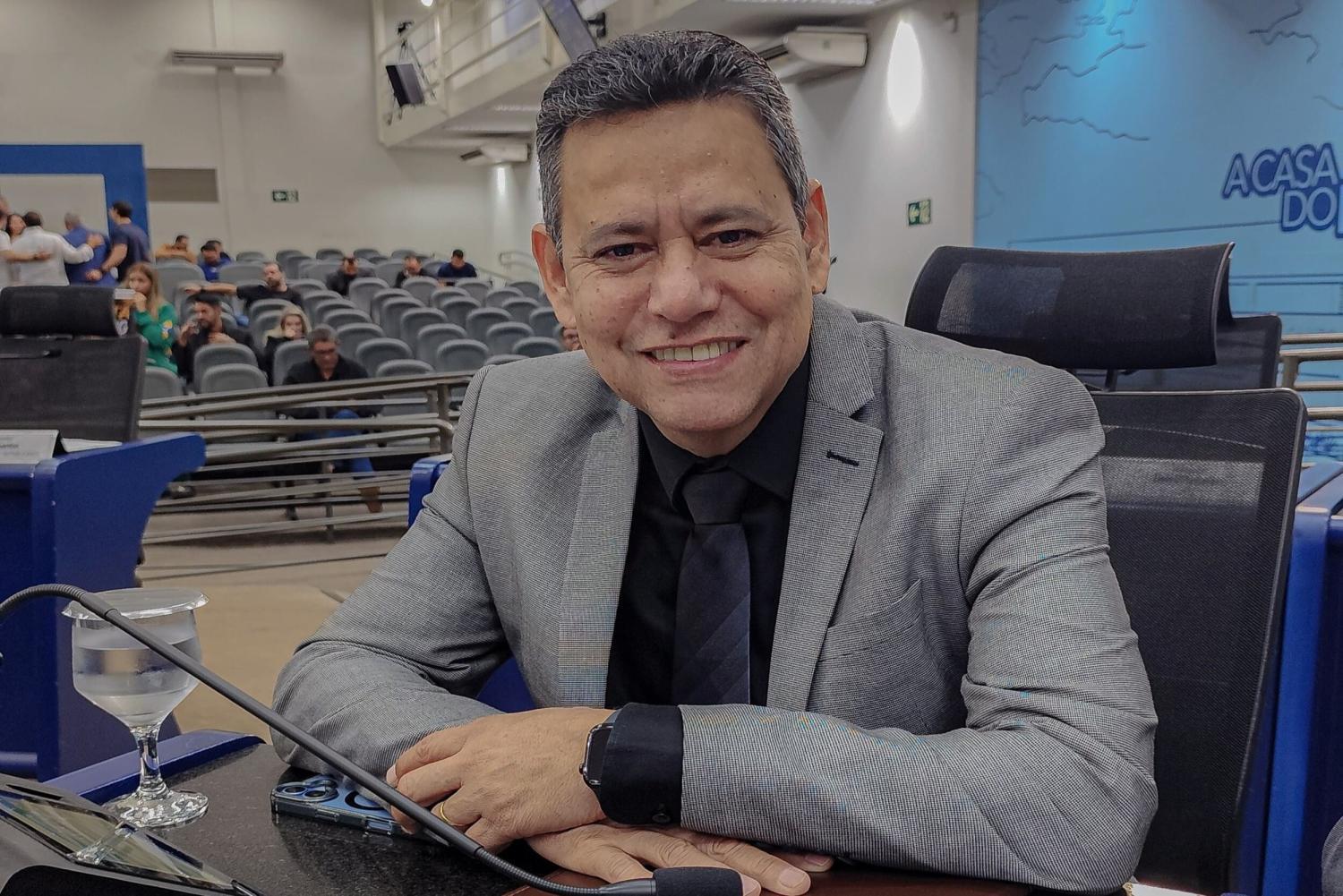 Vereador Clodoilson Pires cobra tapa-buraco e ronda da GCM após demandas de moradores da Vila Piratininga.