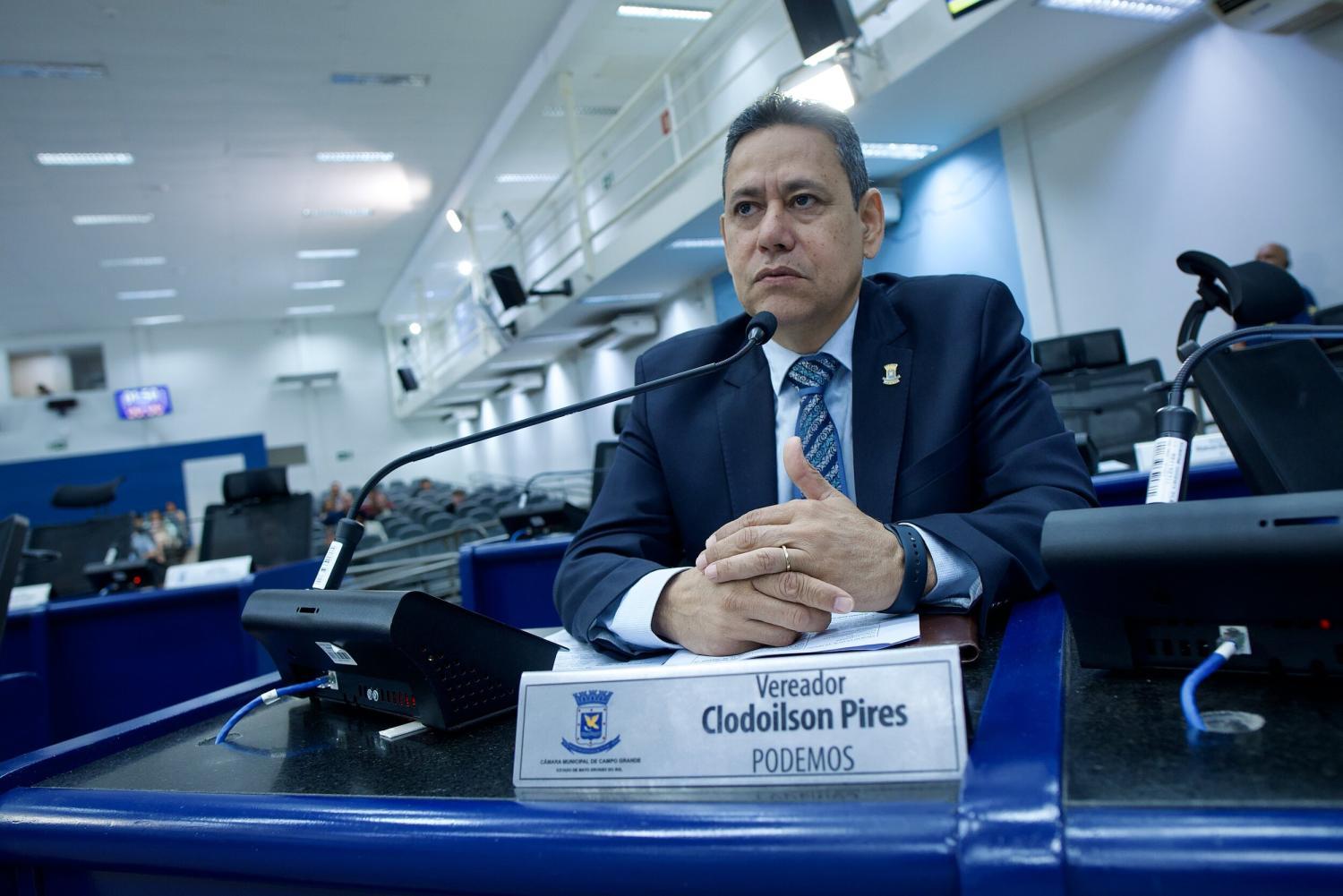 Vereador Clodoilson Pires solicita manutenção de iluminação e patrolamento em bairros de Campo Grande.