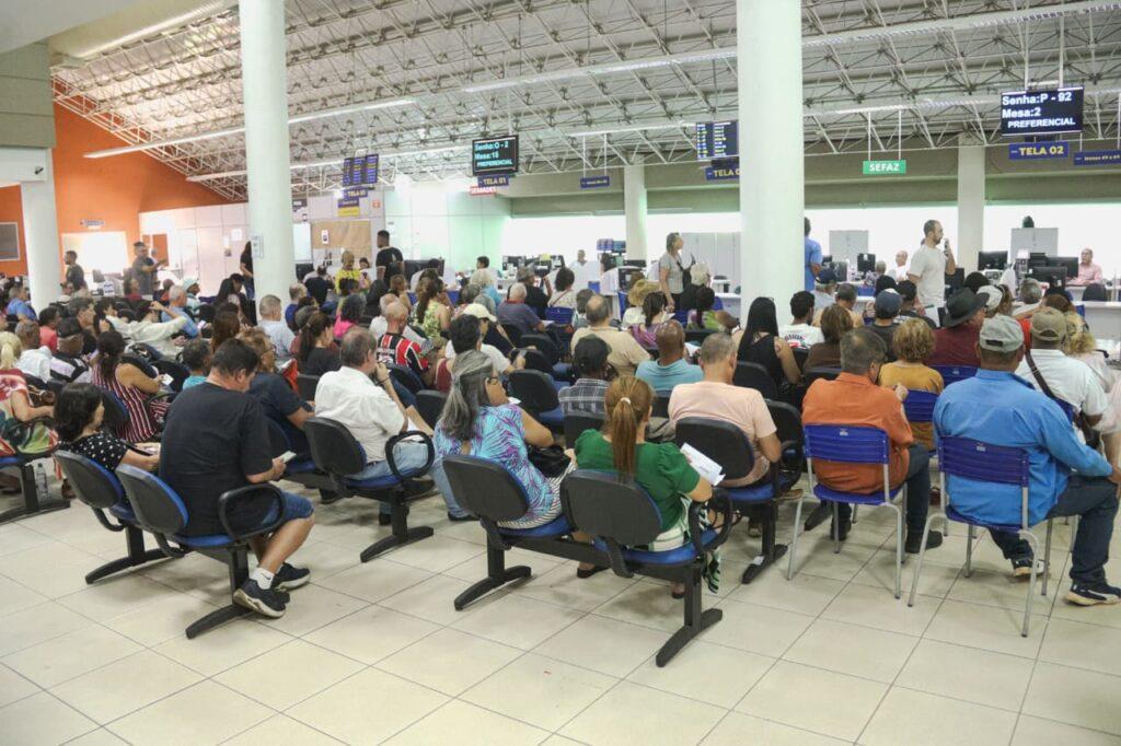 Programa para regularização de débitos na capital encerra amanhã, com descontos de até 90%. Programa para regularização de débitos na capital encerra amanhã, com descontos de até 90%.