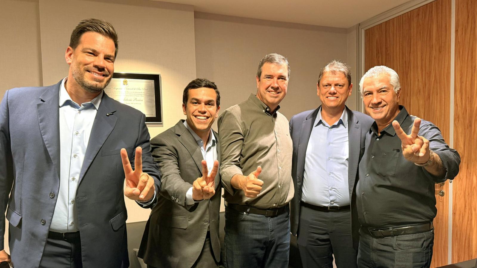 Beto Pereira confirma apoio a Flávio Bolsonaro e mobiliza eleitores para o 2º turno.