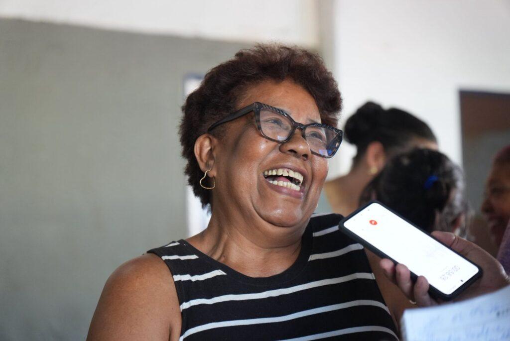 Do aprendizado à renda: mãe atípica transforma artesanato em negócio.