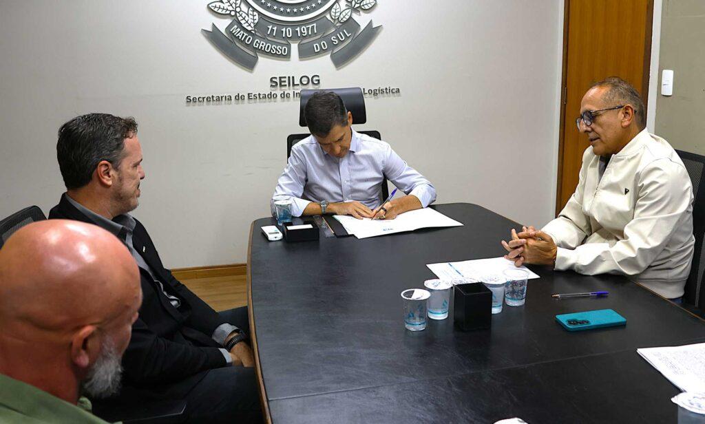 Com R$ 608 milhões em estradas, região de Inocência ganha desenvolvimento e abre novas oportunidades à população. Com R$ 608 milhões em estradas, região de Inocência ganha desenvolvimento e abre novas oportunidades à população.
