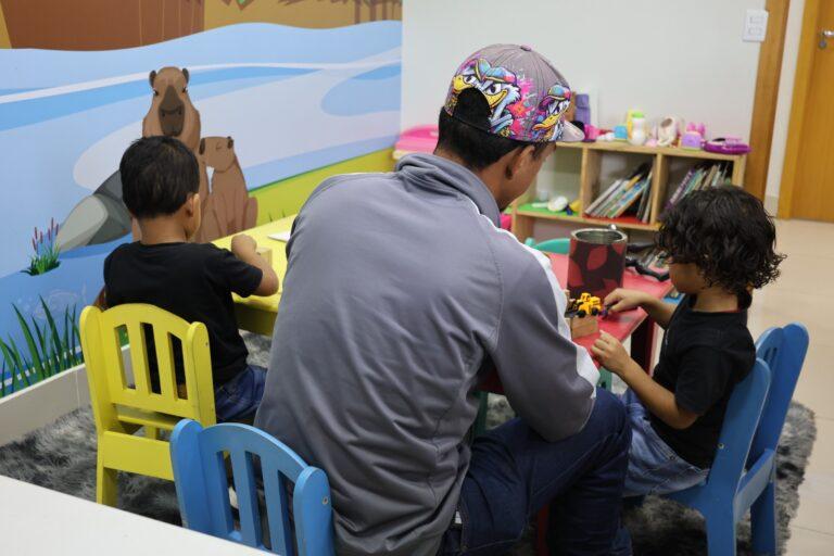 Na esperança de uma vida melhor, migrantes encontram apoio no Centro de Atendimento do Estado. Na esperança de uma vida melhor, migrantes encontram apoio no Centro de Atendimento do Estado.