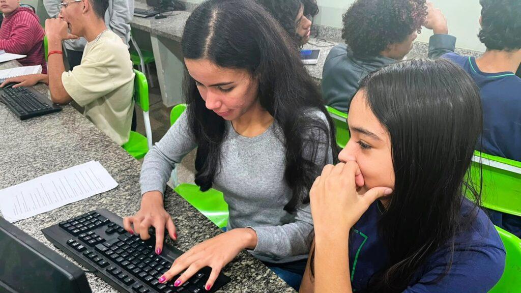 Com cursos técnicos na rede estadual, estudantes de Dourados se preparam para carreiras promissoras. Com cursos técnicos na rede estadual, estudantes de Dourados se preparam para carreiras promissoras.