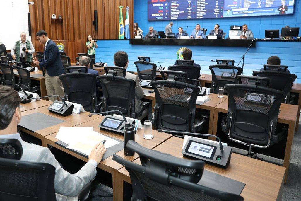 ALEMS vota 20 projetos de homenagem e redação final de proposta sobre perícia facial.