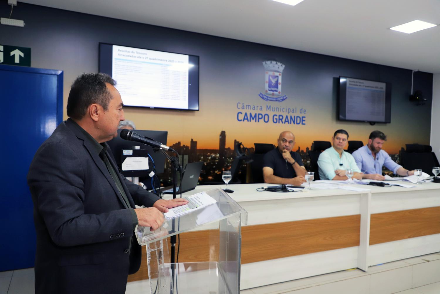 Câmara questiona queda nos investimentos, gastos com pessoal e cobra clareza sobre IPTU.