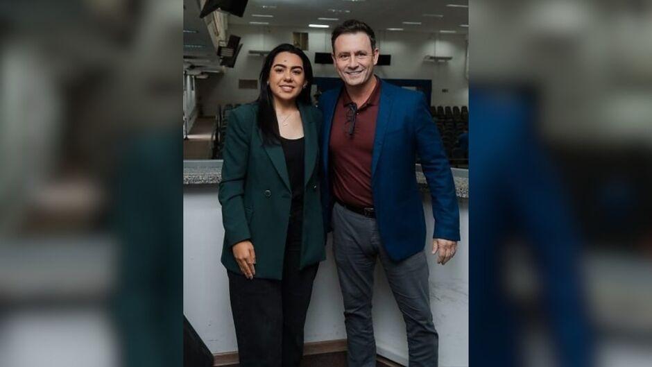 Campo Grande recebe adesivaço liderado por vereadores em defesa de Flávio Bolsonaro para o segundo turno.
