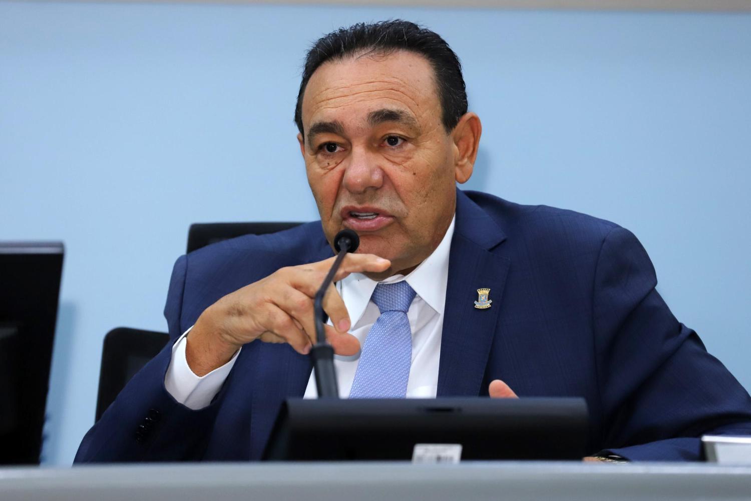 Carlão cobra atitude da prefeitura e exige diálogo com a Câmara para tirar Campo Grande da crise.