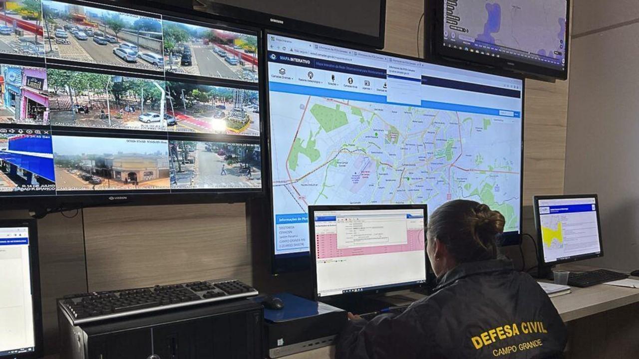 Defesa Civil emite alerta laranja para risco de tempestades.