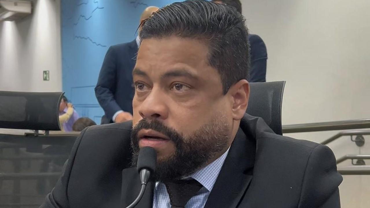 Durante a 60ª Sessão Ordinária, vereador criticou a condução dos serviços e alertou para a chegada do período de chuvas.