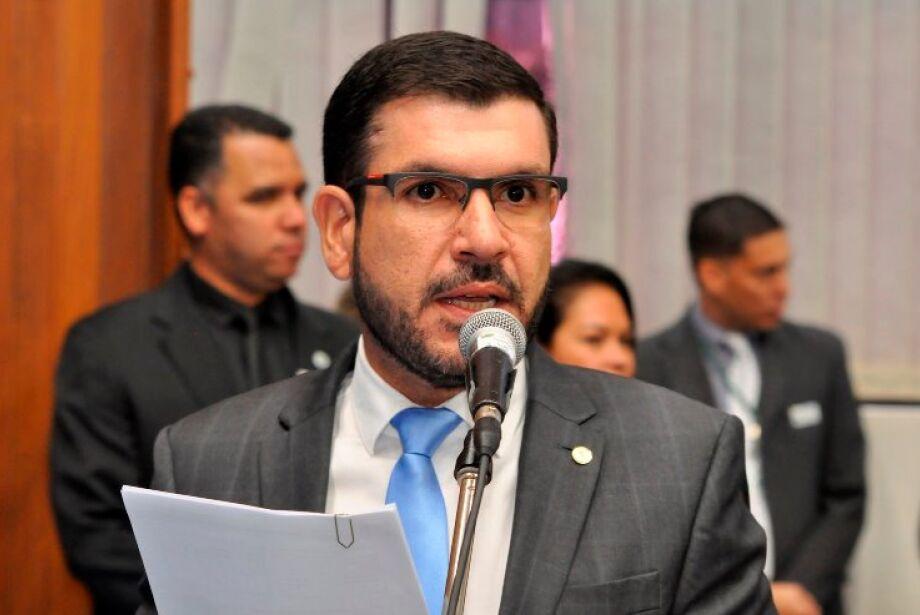 Jamilson rebate acusações de uso de milícia eleitoral e estuda recorrer ao STF para manter mandato.