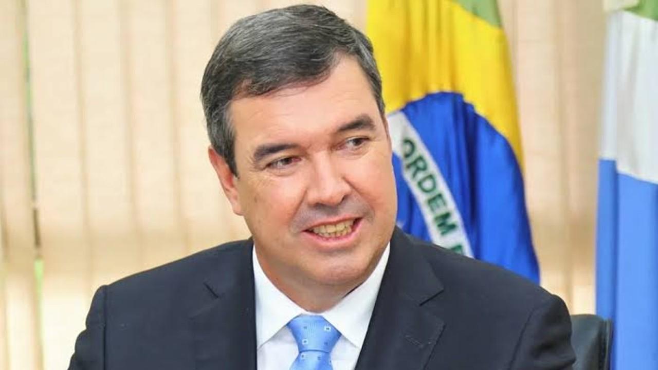 O Governador Eduardo Riedel reavalia medidas para reduzir déficit bilionário da Previdência estadual.