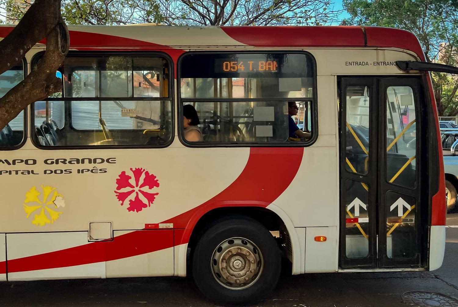 Pode ser chuva ou sol: Campo Grande enfrenta calor e usuário segue lembrando do “Ar no Busão”.