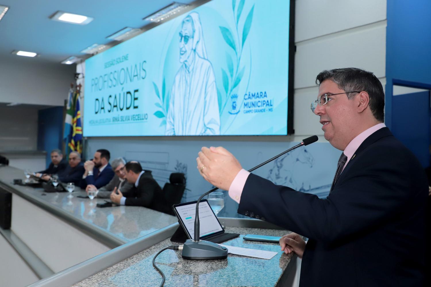 Profissionais da saúde são homenageados em Sessão Solene na Câmara.