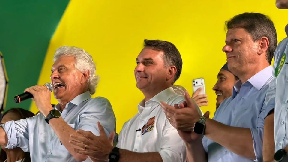 Ronaldo Caiado confirma apoio a Flávio Bolsonaro no segundo turno.