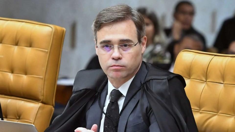 STF: Mendonça vota para retirar vídeo de Lula sobre suposta ligação de Flávio com milícias.