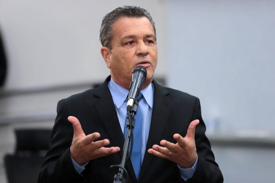 Vereador Delei Pinheiro solicita melhorias em ruas e na Praça do Jardim Panamá.
