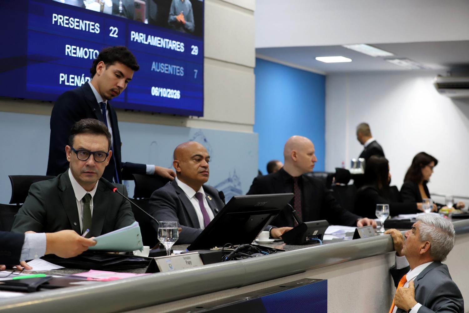Vereadores votam três projetos na sessão de quinta-feira.
