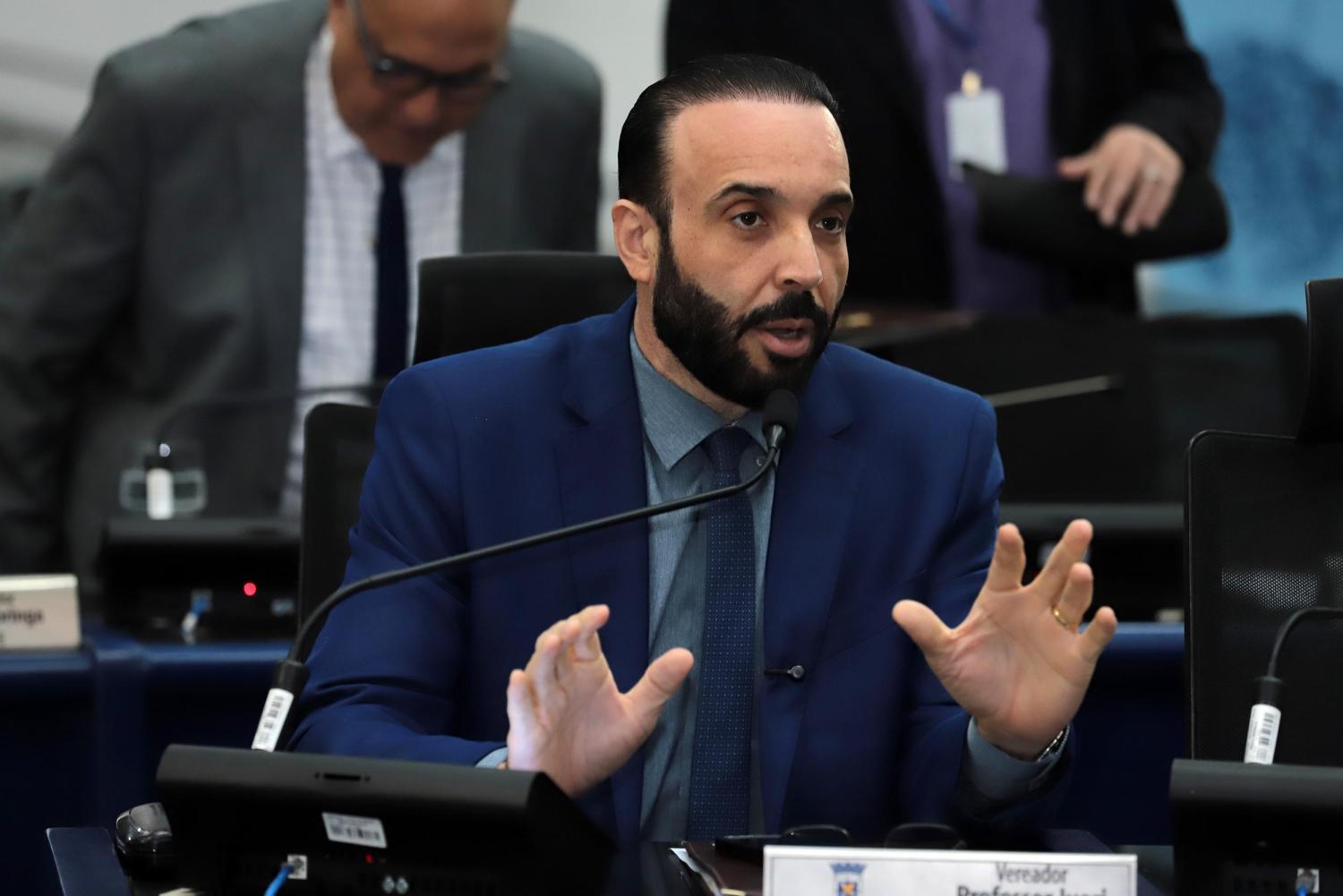 Veto: Professor Juari reforça apoio aos aposentados e especialistas em educação.